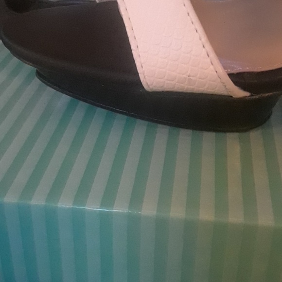 Women's Caged Platform Style Stiletto Heels - Picture 5 of 8